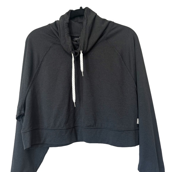 vuori Halo Crop Funnel Neck - Picture 9 of 13